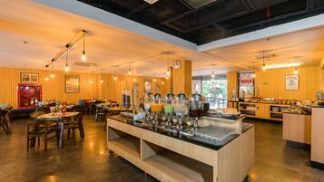 Café da manhã com buffet todos os dias (THB 350 por pessoa)