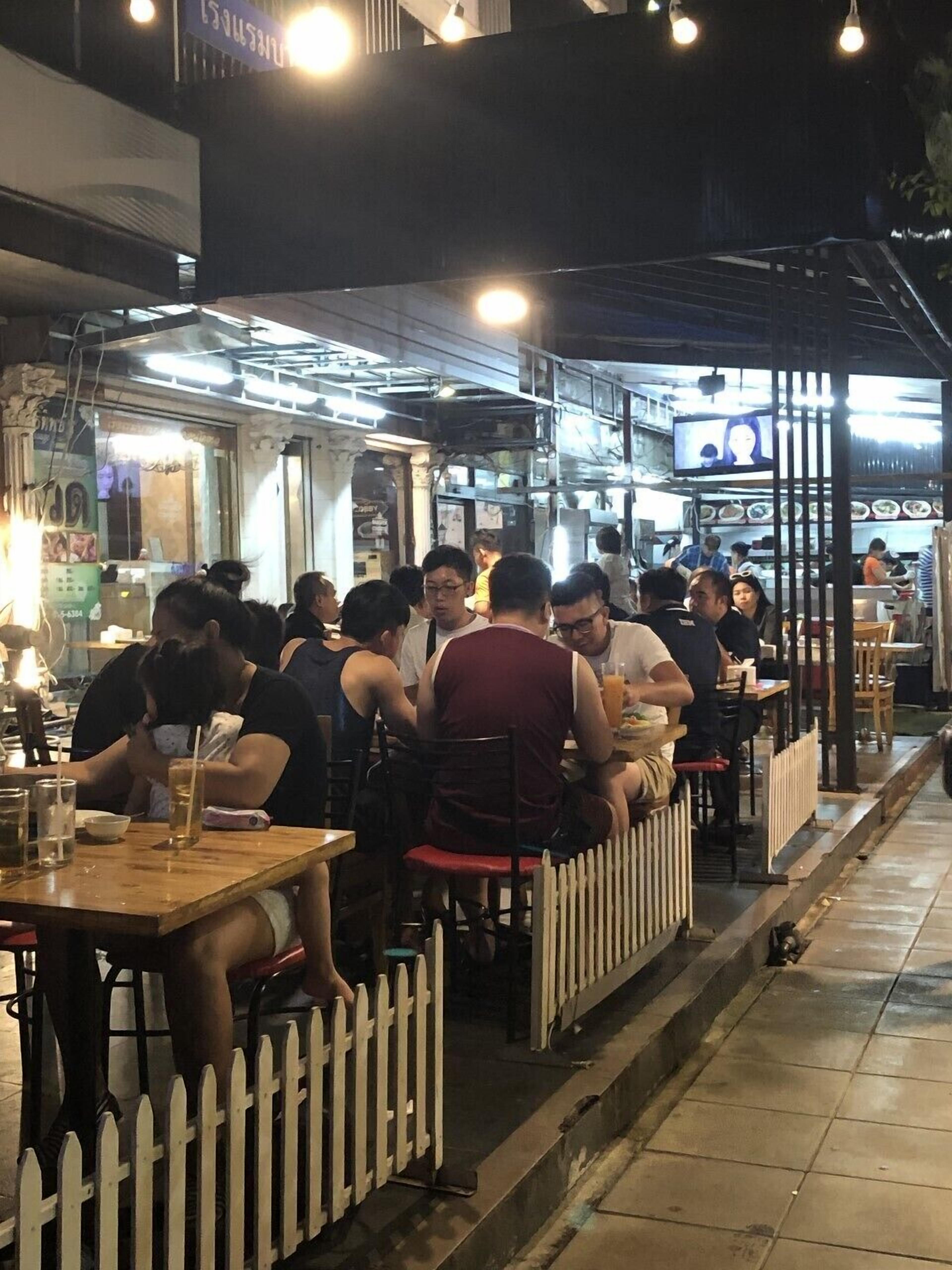 아침 식사, 점심 식사, 저녁 식사 제공, 세계 요리