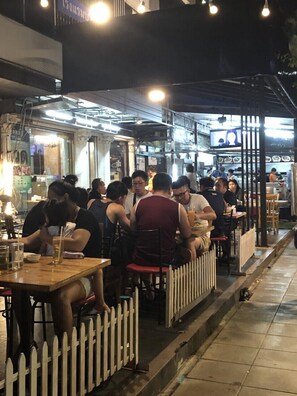 Breakfast, lunch, dinner served; international cuisine