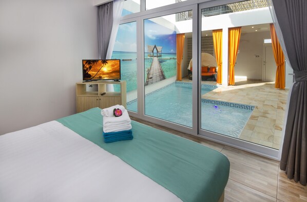 Egyptian cotton sheets, premium bedding, minibar, in-room safe - Tropicana Pool Villa (Pattaya)