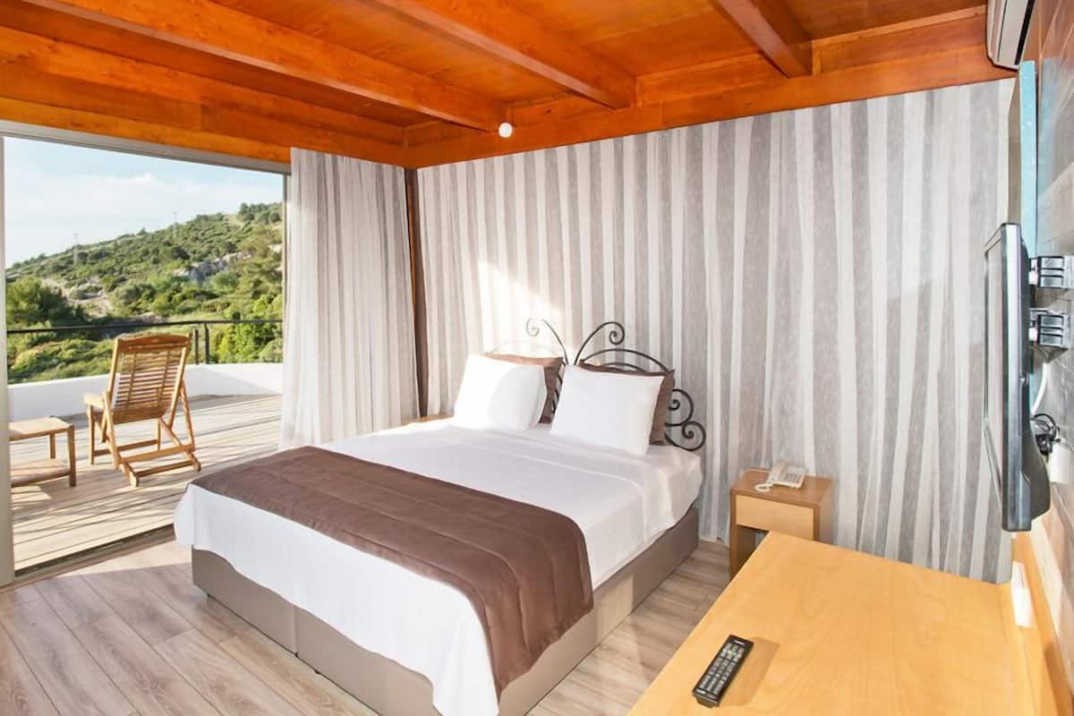 Chambre Double, terrasse | 1 chambre, literie de qualité supérieure, minibar