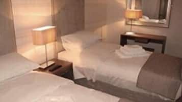 遮光窗簾/窗簾、免費 Wi-Fi、床單
