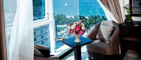 Minibar, in-room safe, free WiFi