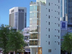 Vista frontal de la propiedad