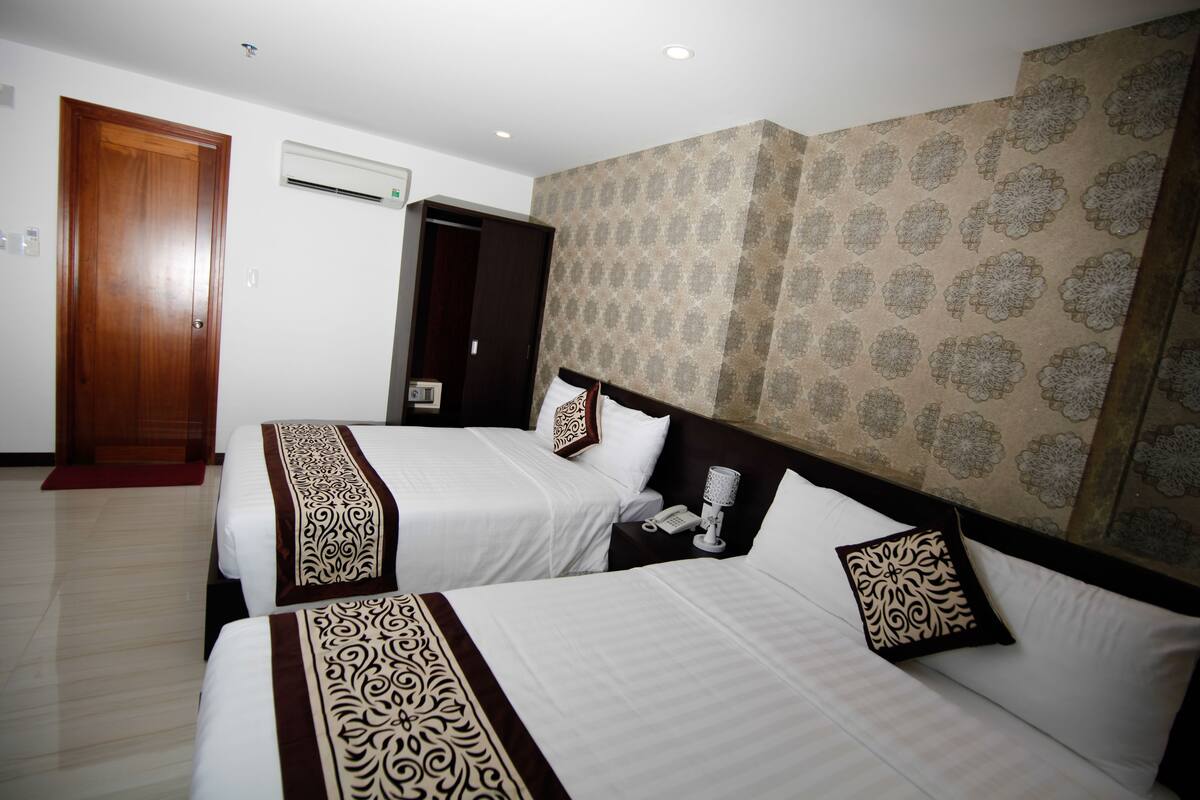 Deluxe kamer, 1 twee- of 2 eenpersoonsbedden, uitzicht op zee | Een minibar, een kluis op de kamer, gratis wifi