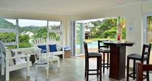 Poolside bar - The Estuary Hotel and Spa (Port Edward)