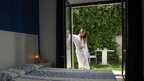 Minibar, in-room safe, desk, blackout drapes - Hotel Villa Sveva (Cagliari)