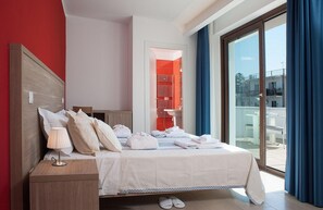 Minibar, coffres-forts dans les chambres, bureau, rideaux occultants