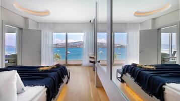 Deluxe King Room with Sea View | Premium bedding, minibar, in-room safe, desk