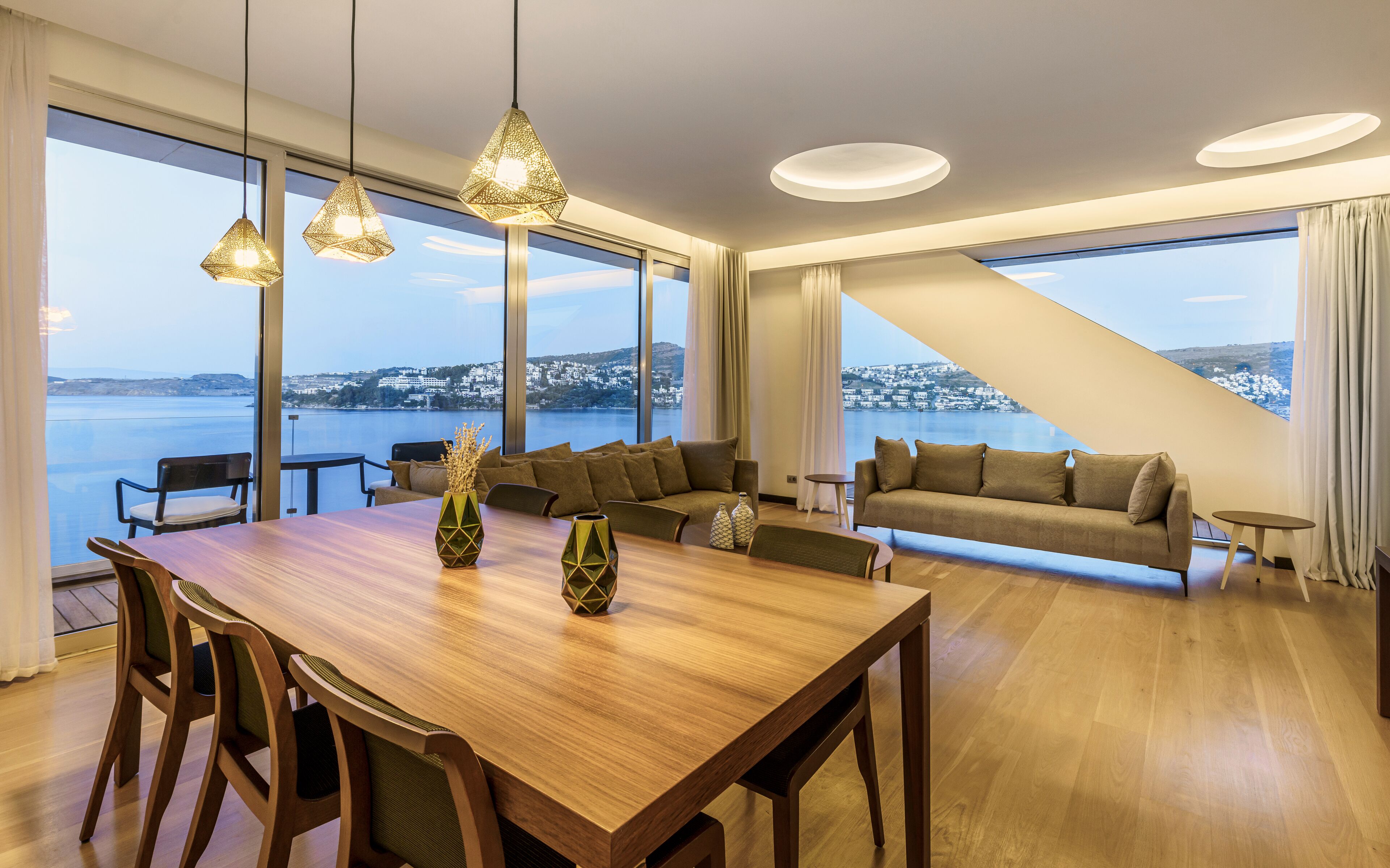 panoramic suite, 1 double bed, sea view | living area | 42-inch lcd tv with satellite channels, tv