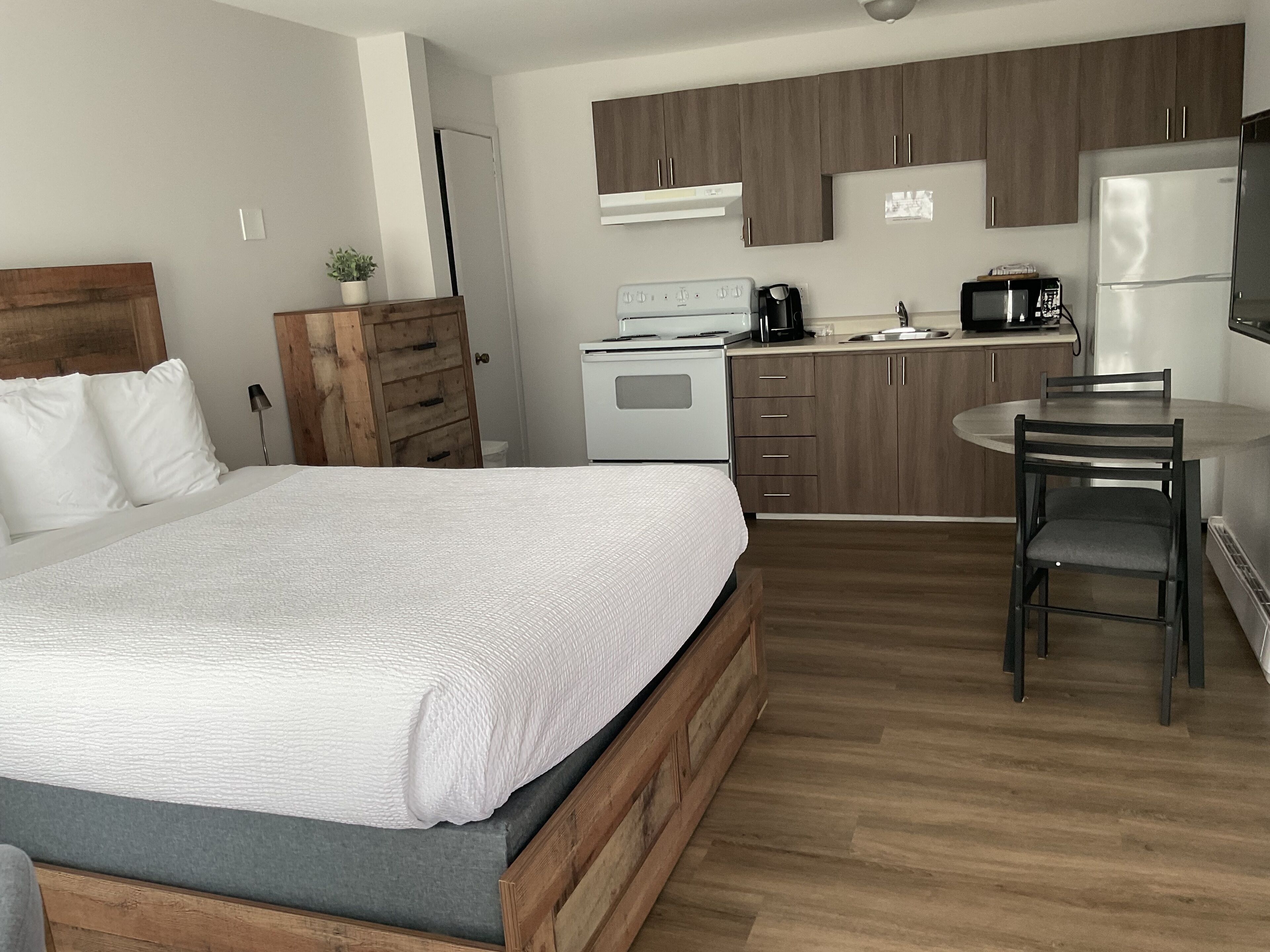 Chambre Premium, 1 grand lit, coin cuisine | Bureau, chambres insonorisées, lits pliants/supplémentaires