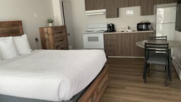 Chambre Premium, 1 grand lit, coin cuisine | Bureau, chambres insonorisées, lits pliants/supplémentaires