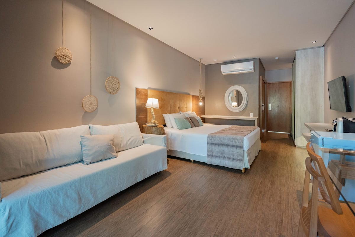 premium room (com banheira) | 1 bedroom, premium bedding, minibar, in-room safe