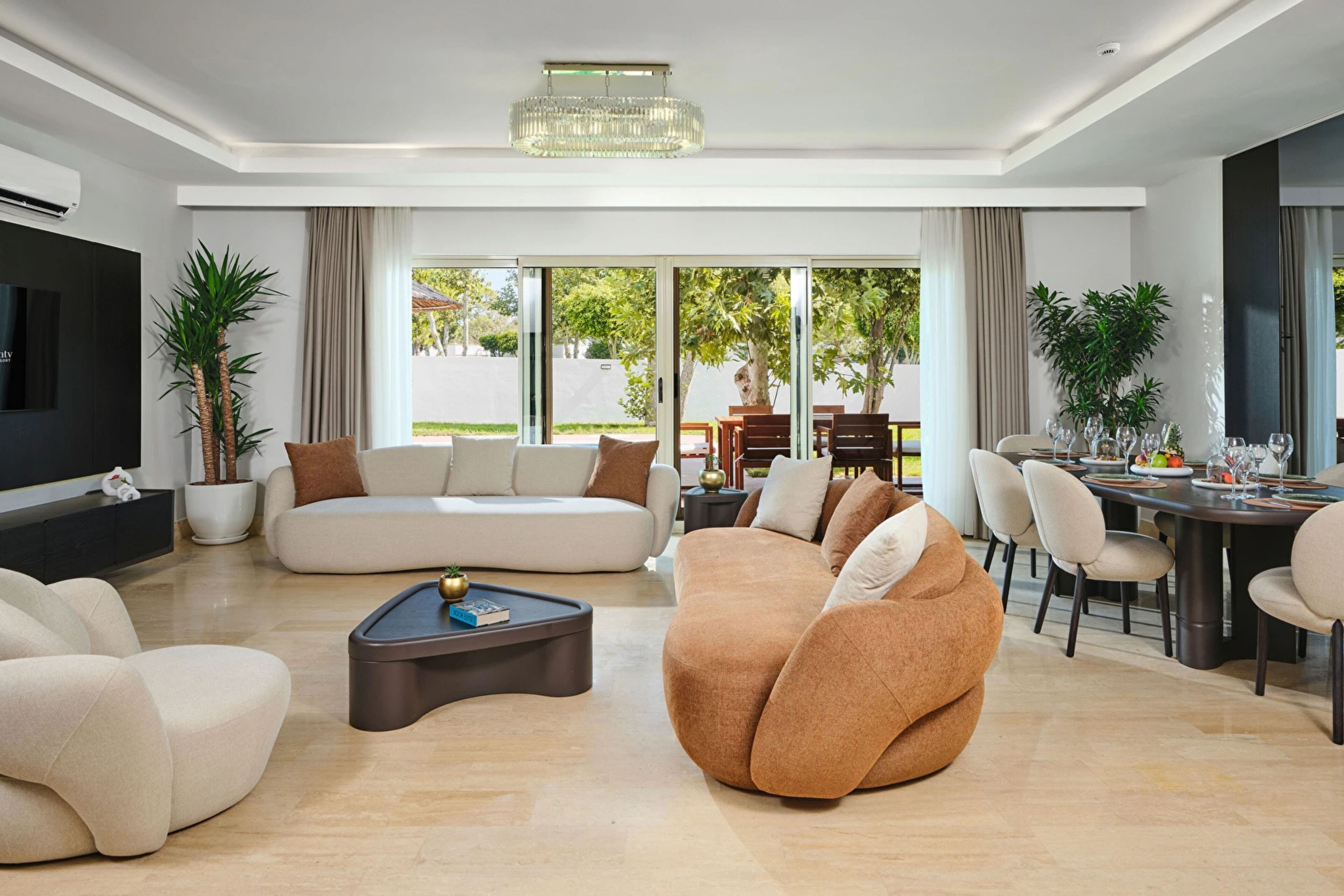 Artículos del minibar gratis y caja de seguridad en la habitación 