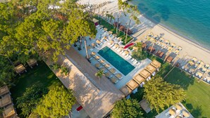 An aerial view of a resort with a swimming pool, sun loungers, and a beach. - FashionTV Luxe Resort - Luxury All Inclusive (Kemer)