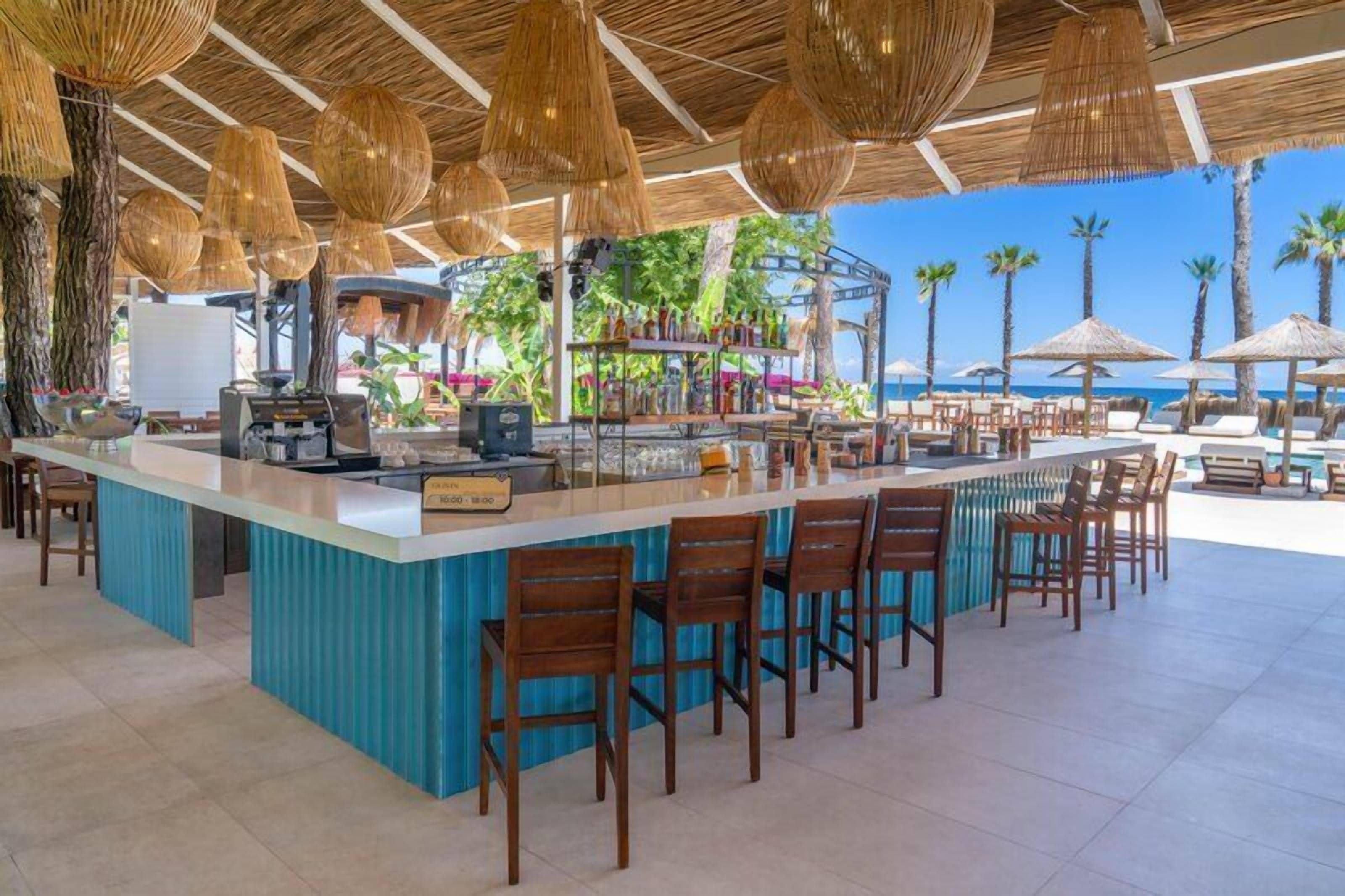 12 bares y bar en la playa