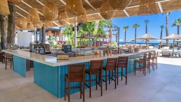 12 bares y bar en la playa