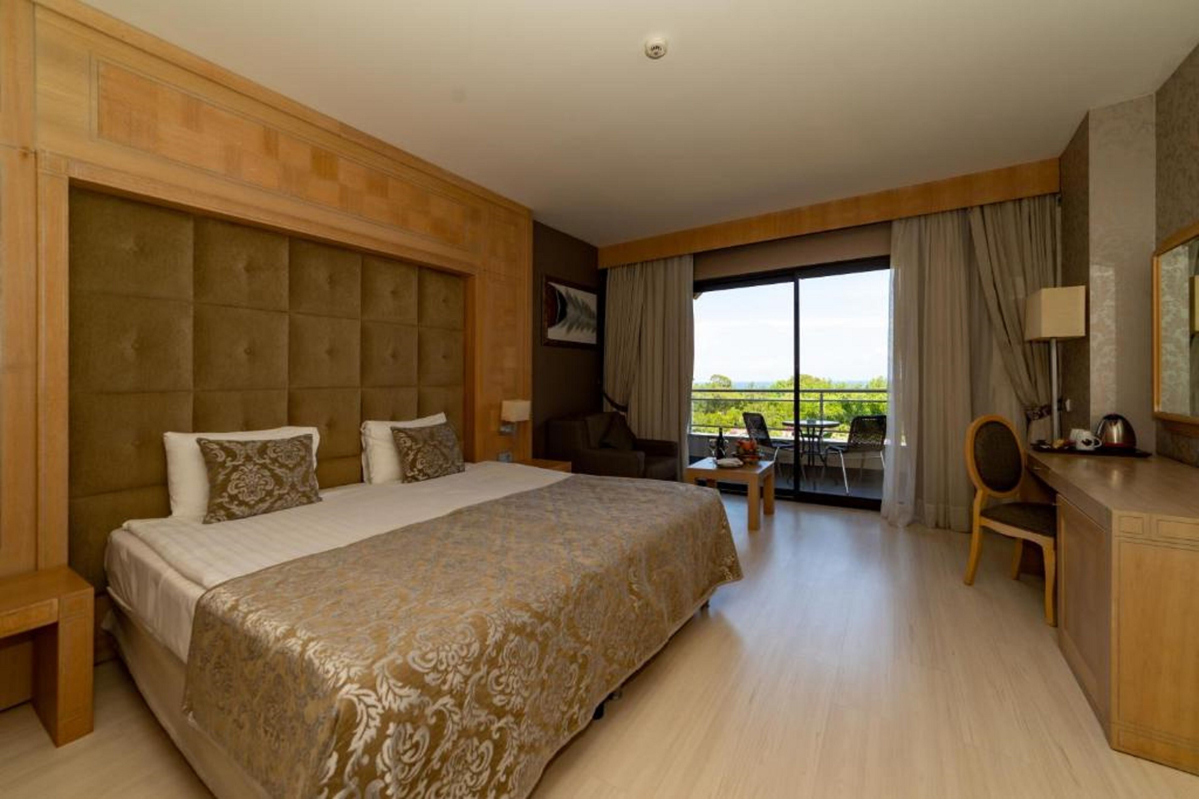 Premium bedding, free minibar items, in-room safe, desk