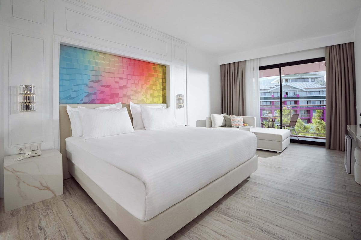 1 habitación y artículos del minibar gratis