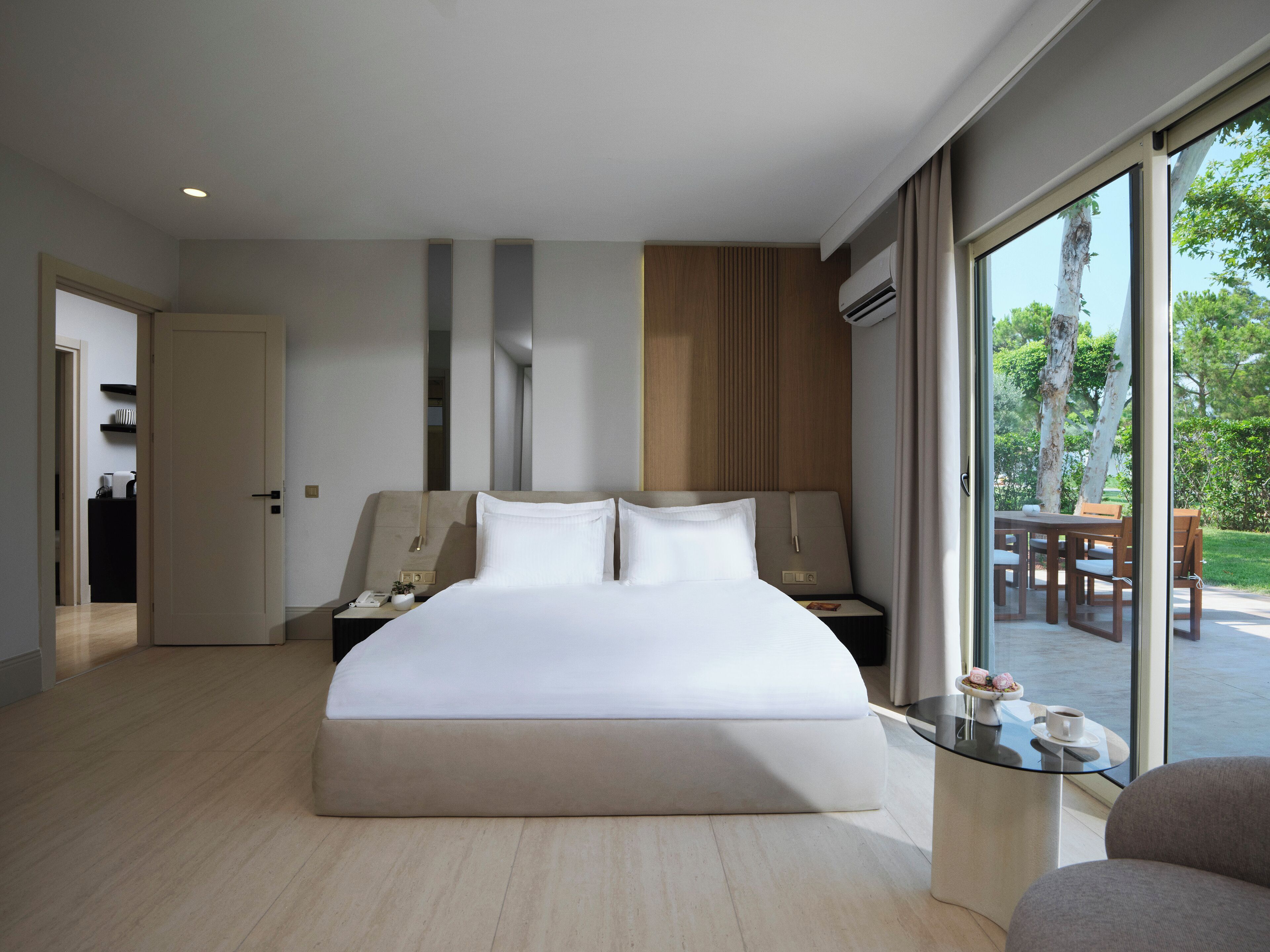 Aphel Villas 3 Bedrooms Pool Access | Premium bedding, free minibar items, in-room safe, desk