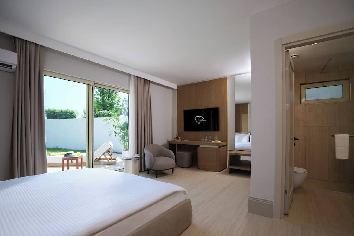 1 habitación y artículos del minibar gratis