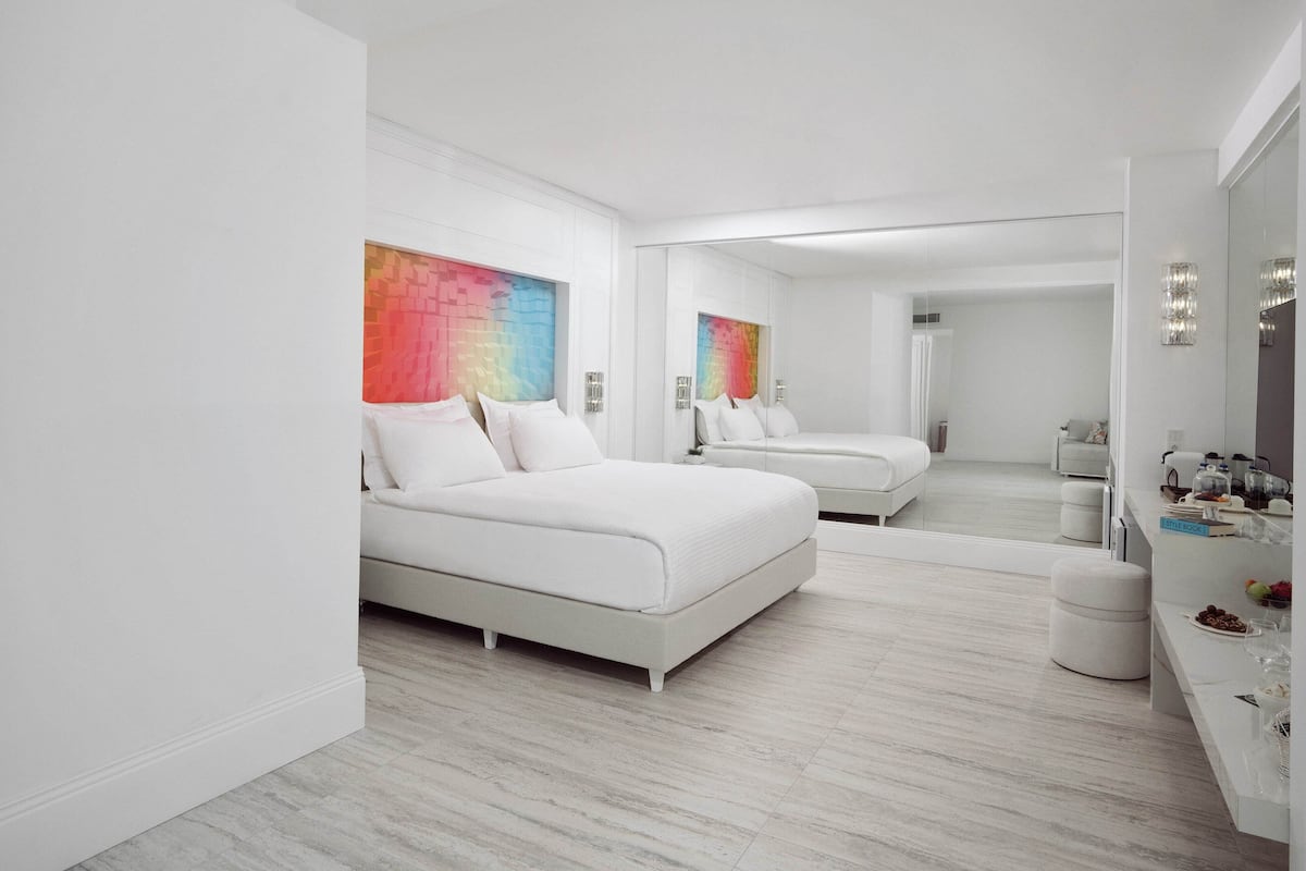 1 habitación y artículos del minibar gratis
