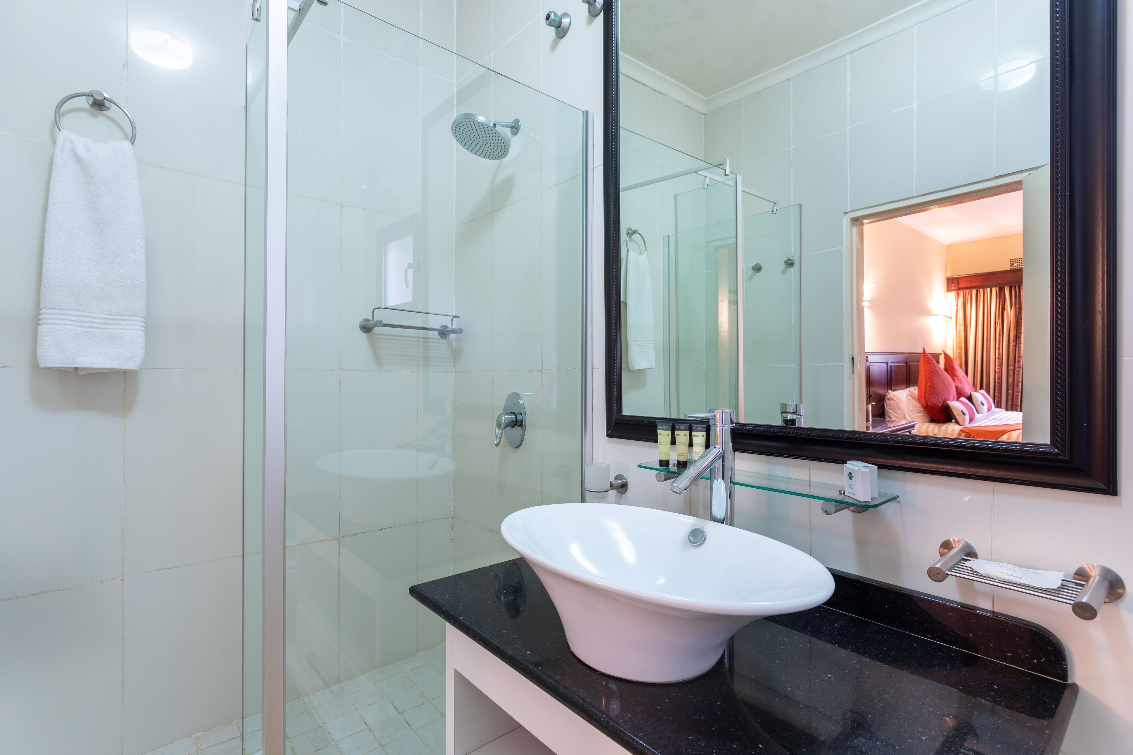 Apartment, 2 Bedrooms | Bathroom shower