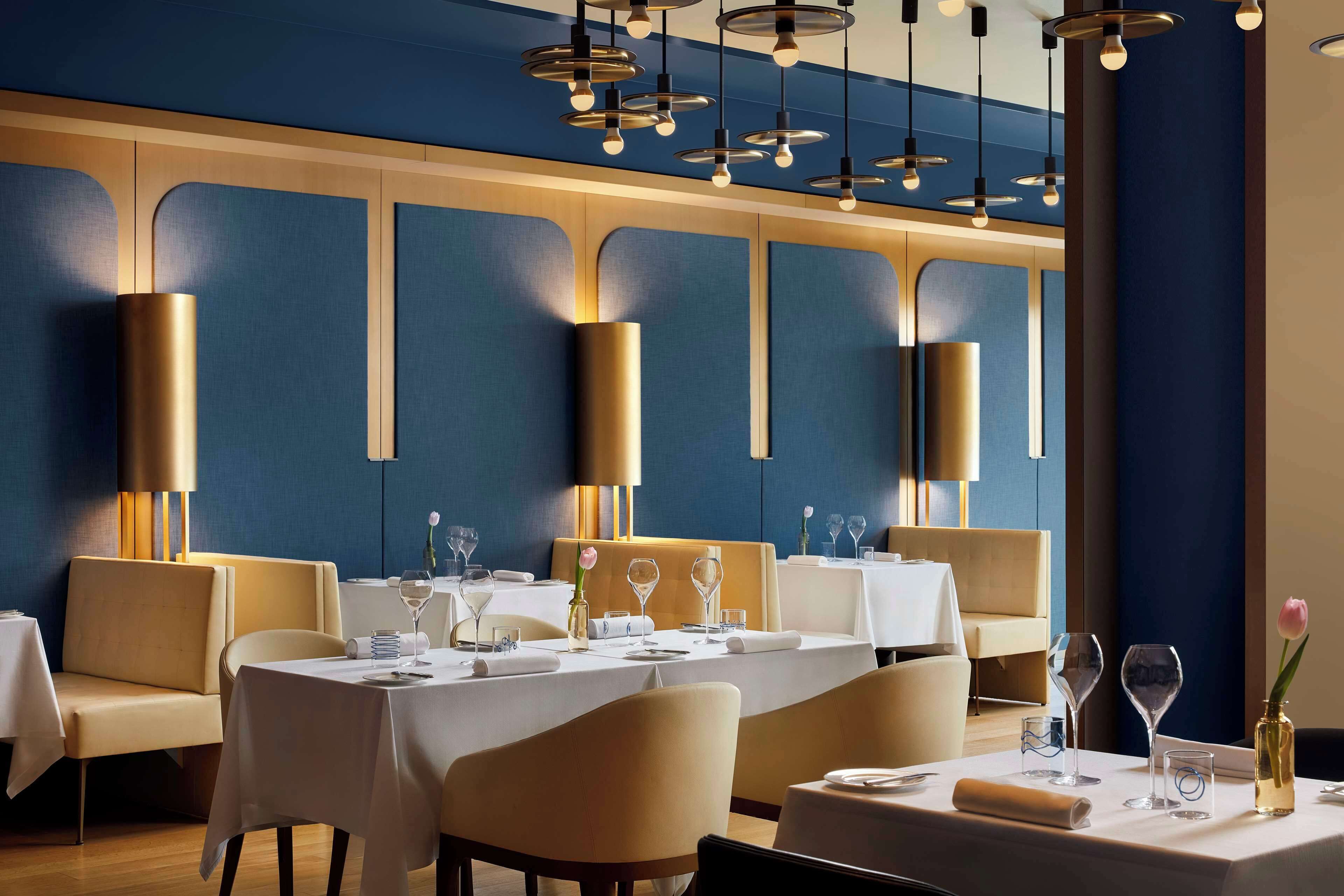 3 restaurants, lunch served