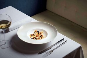 Café da manhã com buffet todos os dias (EUR 30 por pessoa) 