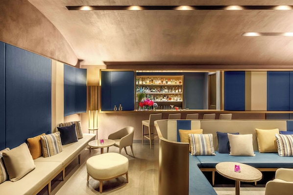 Pool views, serves lunch and brunch