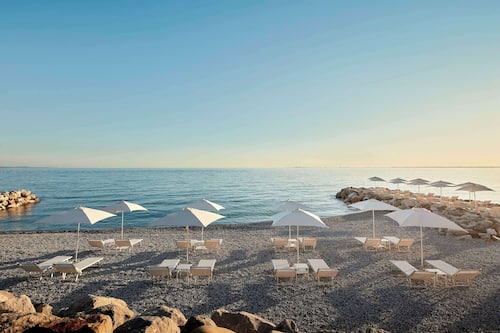 Private beach, sun-loungers, beach umbrellas, beach towels