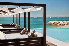 Spiaggia privata, lettini da mare, ombrelloni, teli da spiaggia