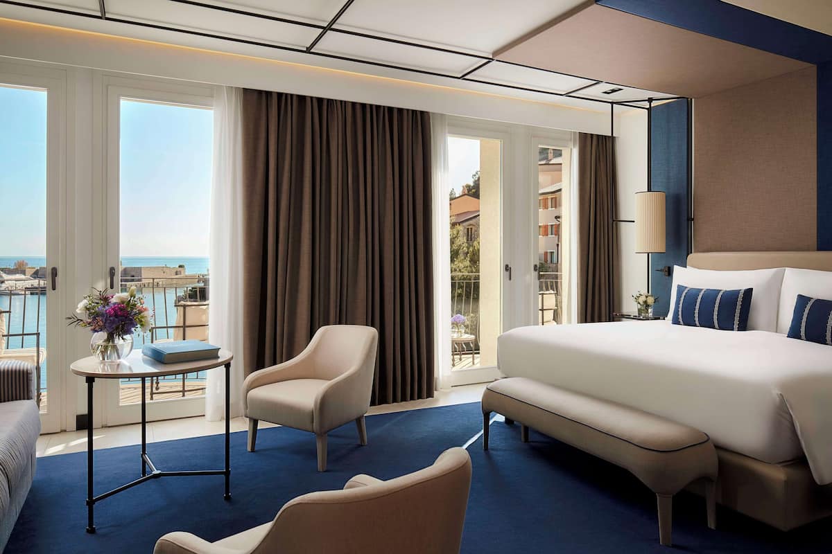 Minibar, Zimmersafe, Schreibtisch, laptopgeeigneter Arbeitsplatz