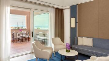 Minibar, Zimmersafe, Schreibtisch, laptopgeeigneter Arbeitsplatz