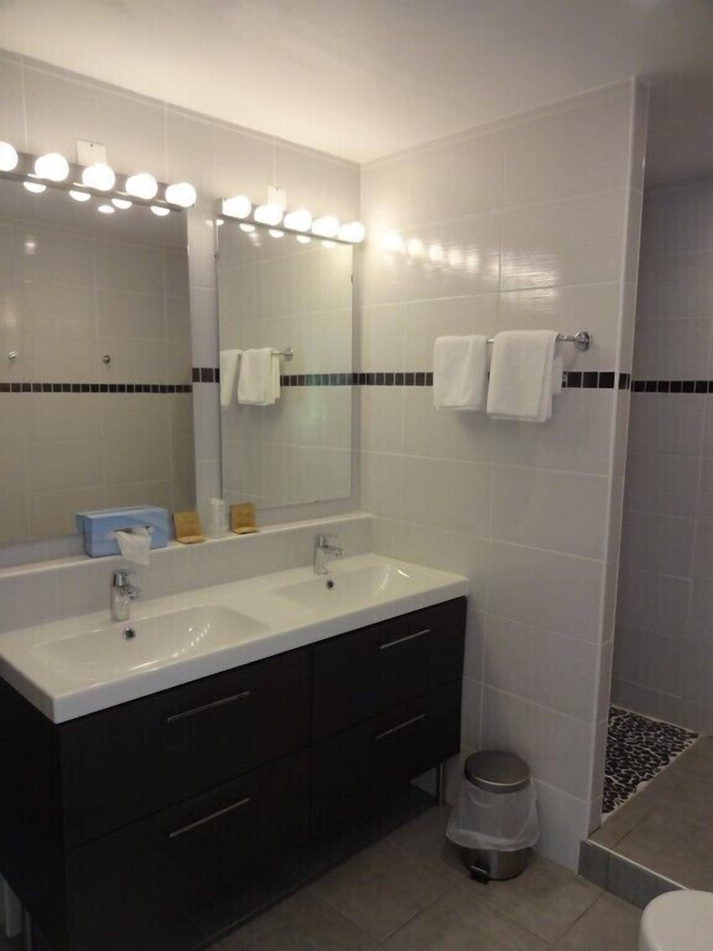 classic room | bathroom | towels
