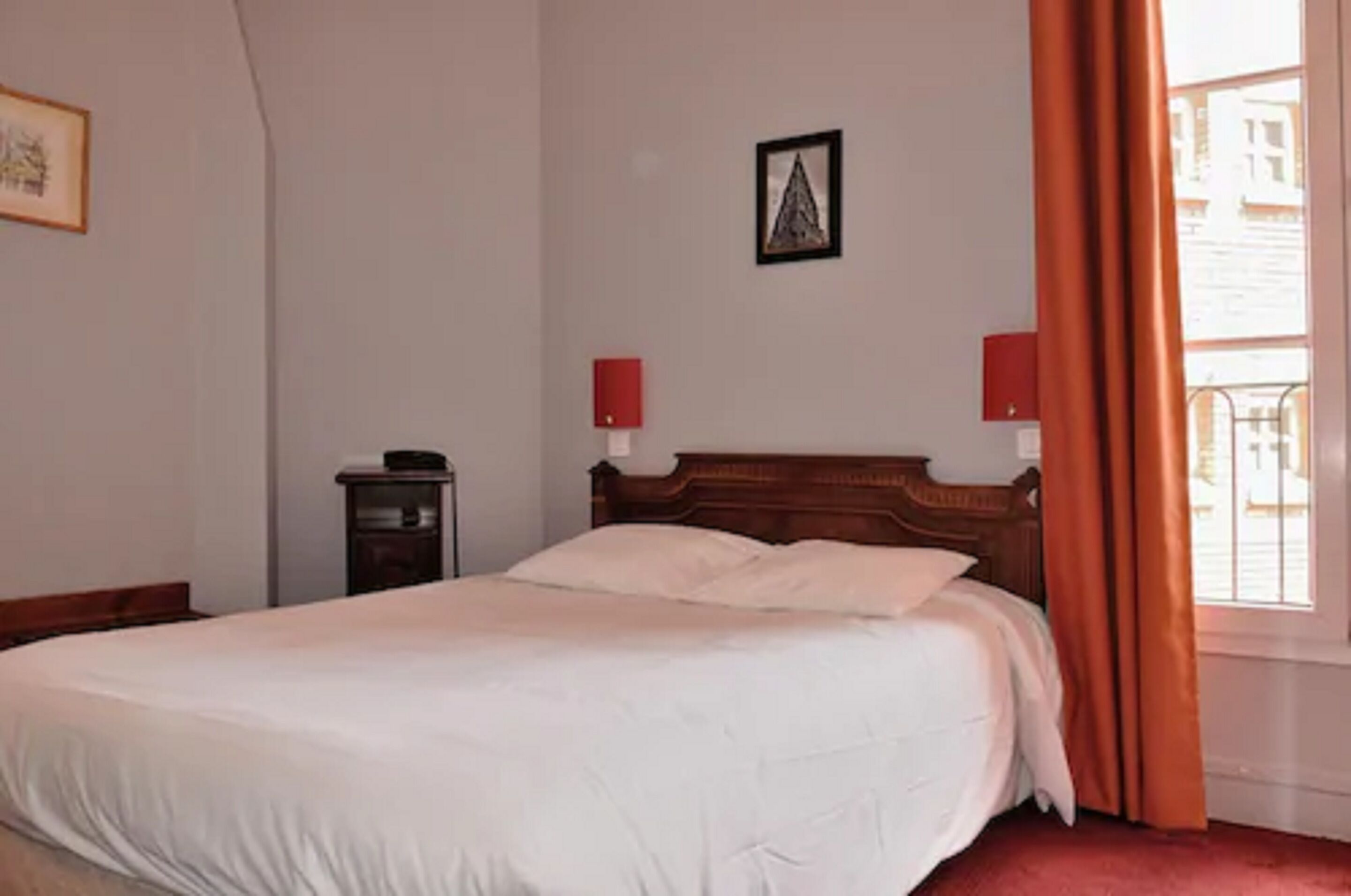 1 bedroom, desk, soundproofing, free wifi