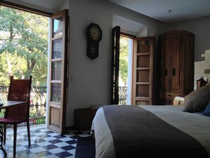 Design Double Room, 1 King Bed, Park View | Premium bedding, down comforters, in-room safe, individually decorated - Del Carmen Concept Hotel (Guadalajara)