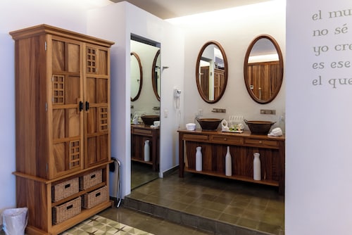 Del Carmen Concept Hotel