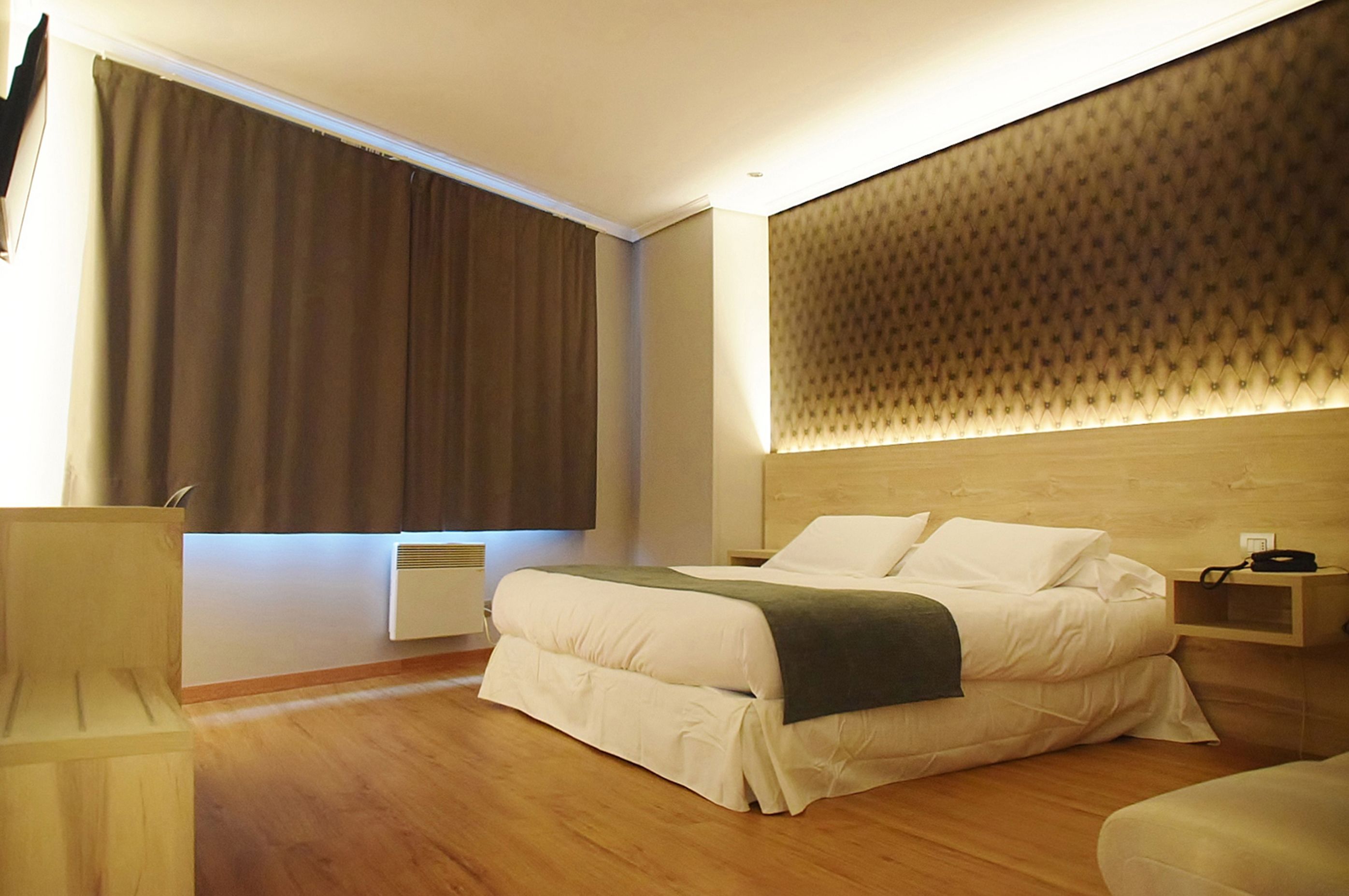 double room | desk, laptop workspace, blackout curtains, free wifi