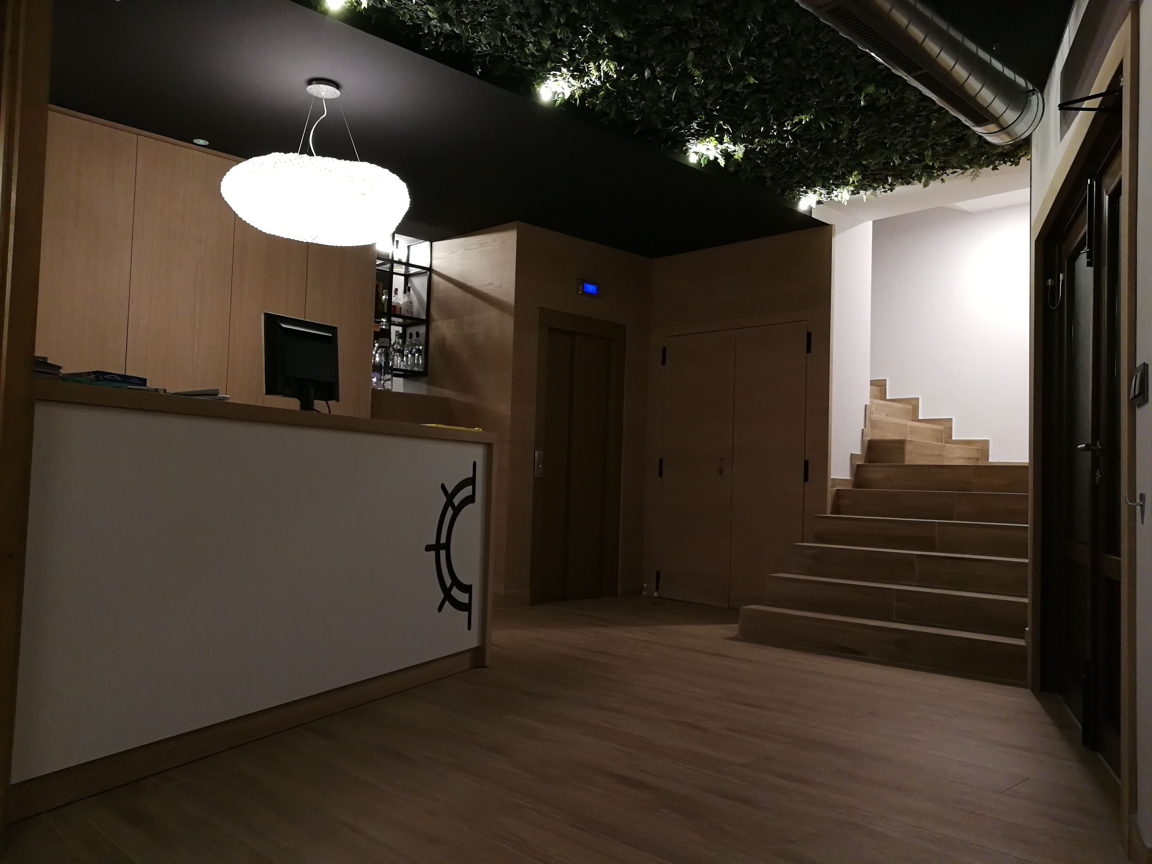 Check-in/check-out kiosk