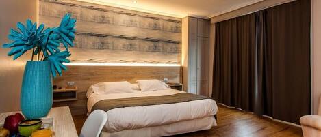 Double Room | Desk, laptop workspace, blackout drapes, free WiFi