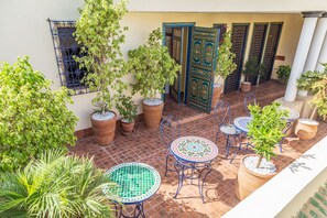 ห้องสแตนดาร์ดดับเบิล, 1 ห้องนอน, ปลอดบุหรี่, วิวสวนหย่อม | เครื่องนอนระดับพรีเมียม, มินิบาร์, ตู้นิรภัยในห้องพัก, โต๊ะทำงาน