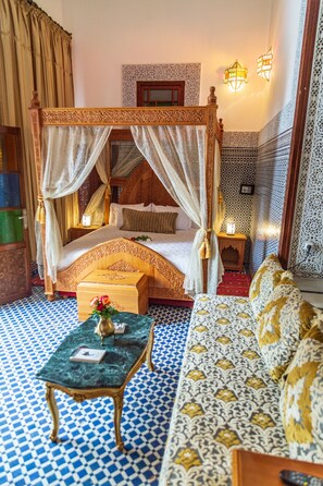 Suite Luxe, 1 chambre, vue cour intérieure | Literie de qualité supérieure, minibar, coffres-forts dans les chambres