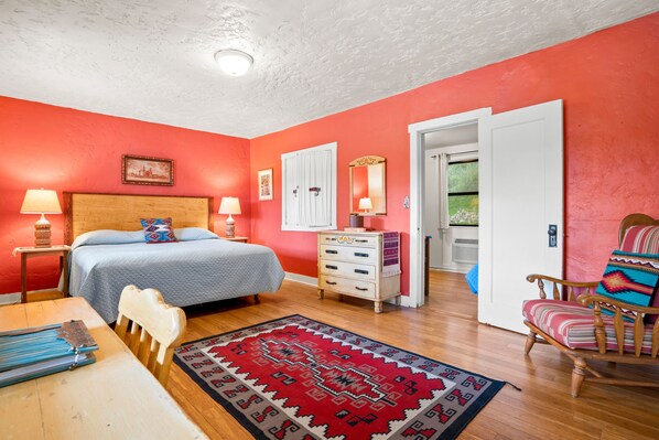 2 Bedroom Family Cabin - 4 Guests Max