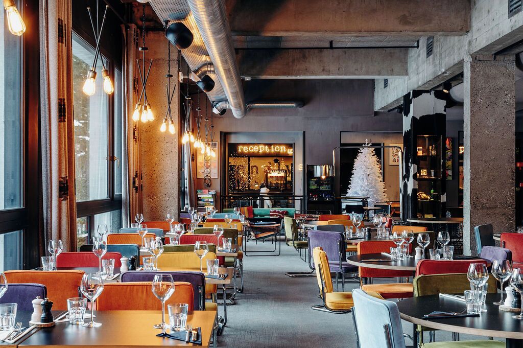 朝食、ランチ、ディナーに営業 (郷土料理)