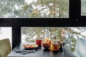 Se ofrece un desayuno bufé (21 EUR por persona)