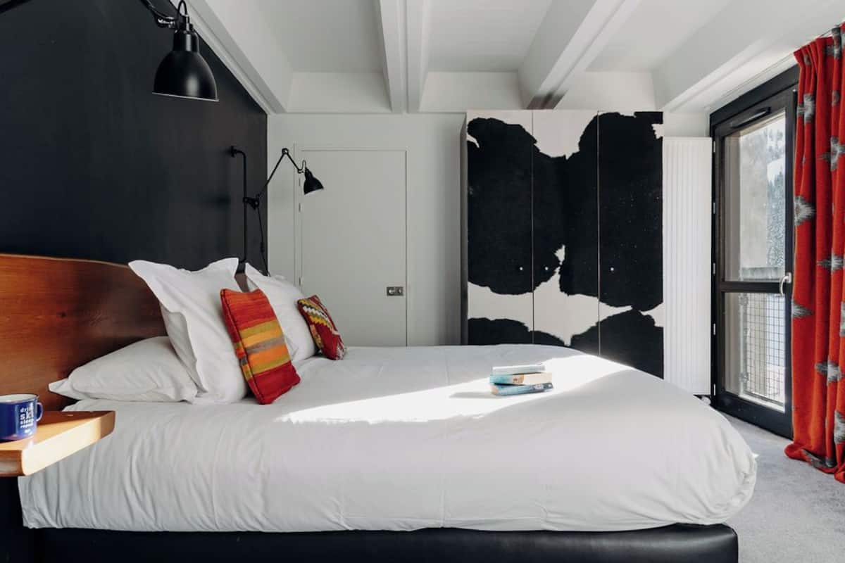 Junior Suite | Premium bedding, in-room safe, desk, blackout curtains