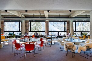 Café da manhã, almoço e jantar; culinária regional 