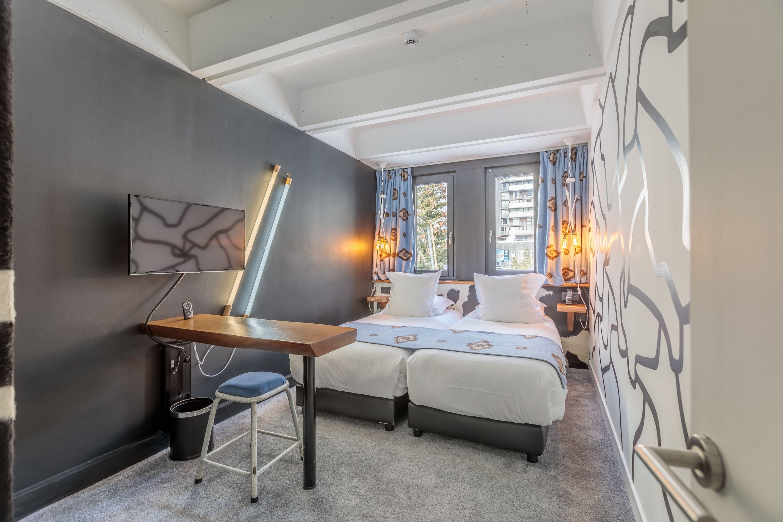 2 bedrooms, premium bedding, in-room safe, desk