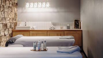 Bilik rawatan pasangan, sauna, tab panas, rawatan badan, balut badan